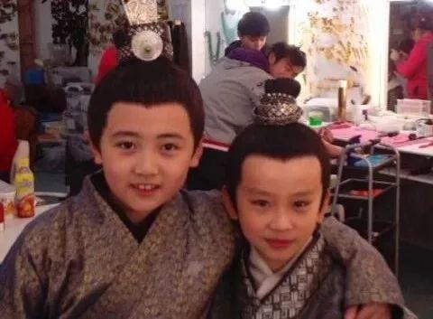 唐周吃瓜眼神,洞察世间百态的独到视角