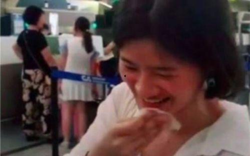 张大美人飞机吃瓜,揭秘明星空中休闲时光