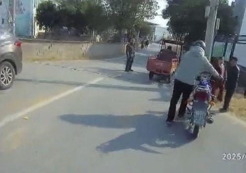 车祸 吃瓜,吃瓜群众围观，揭秘事故真相