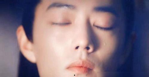 吃瓜看别人亲嘴,揭秘吃瓜群众眼中的甜蜜亲嘴瞬间